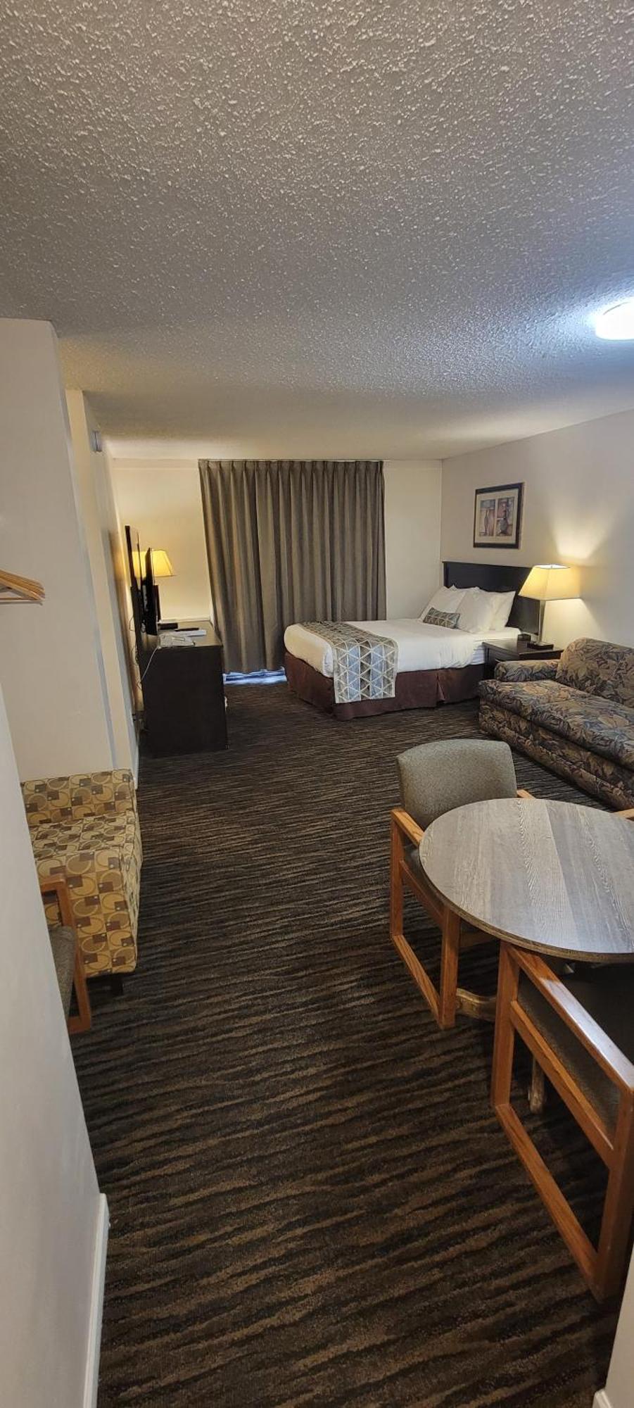 Recreation Inn And Suites Kelowna Exterior photo